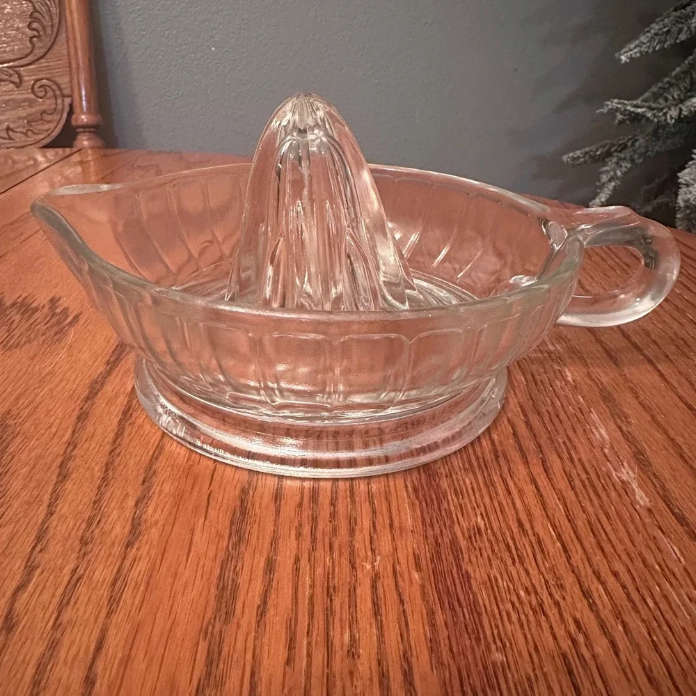 Vintage Glass Citrus Juicer Reamer Clear Excellent Starburst Base